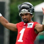 Campamento de entrenamiento de los Eagles: Jalen Hurts construye un sólido segundo año