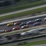 Denny Hamlin cuestiona la política de lluvia después del accidente de Daytona