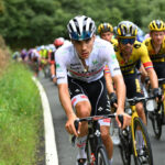 El ciclista más joven de la Vuelta, Ayuso, dice que no tiene presión y vuelve a estar entre los cinco primeros en la general