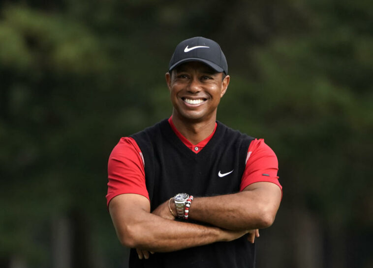 El mundo del golf celebra cuando se anuncia a Tiger Woods como el atleta de portada del PGA Tour 2K23