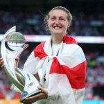 Elena de White se retira del fútbol a los 33 años pocas semanas después de la gloria en Inglaterra