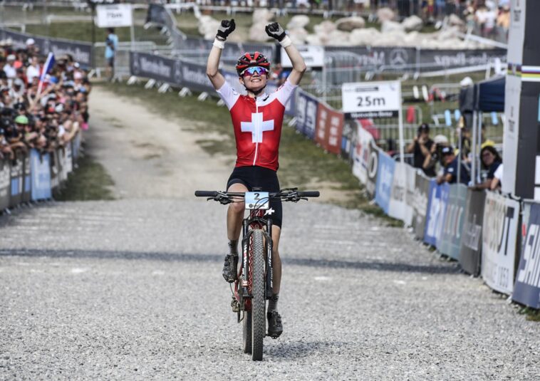 Halter, Schehl ganan títulos junior en MTB Worlds