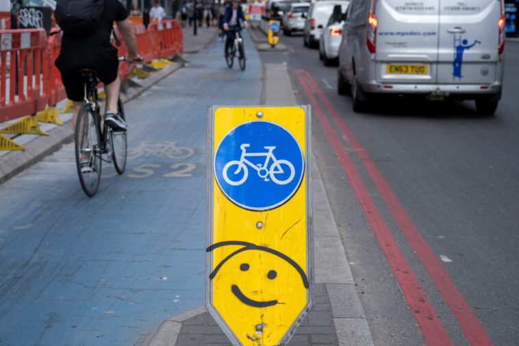 Las placas de matrícula para ciclistas están siendo consideradas por el gobierno del Reino Unido