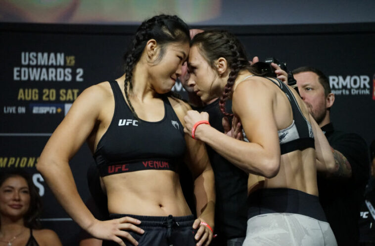 SALT LAKE CITY, UT - 19 DE AGOSTO: Wu Yanan (L) vs. Lucie Pudilova (R) se enfrentan para su pelea de UFC 278 en el pesaje ceremonial el 19 de agosto de 2022, en el Vivint Arena en Salt Lake City, UTAH.  (Foto de Amy Kaplan/Icon Sportswire)