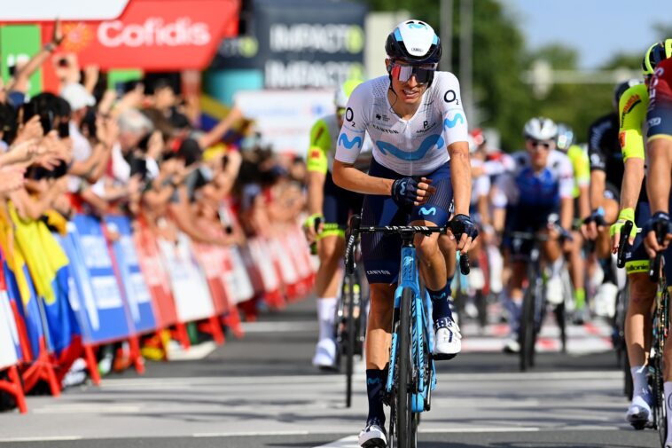 MIRA: Enric Mas confronta a un espectador llamándolo 'imbécil' en la Vuelta a España