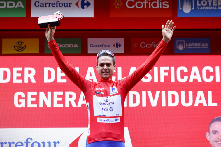 Molard lidera la Vuelta a España un año después del accidente que lo dejó con un pulmón colapsado
