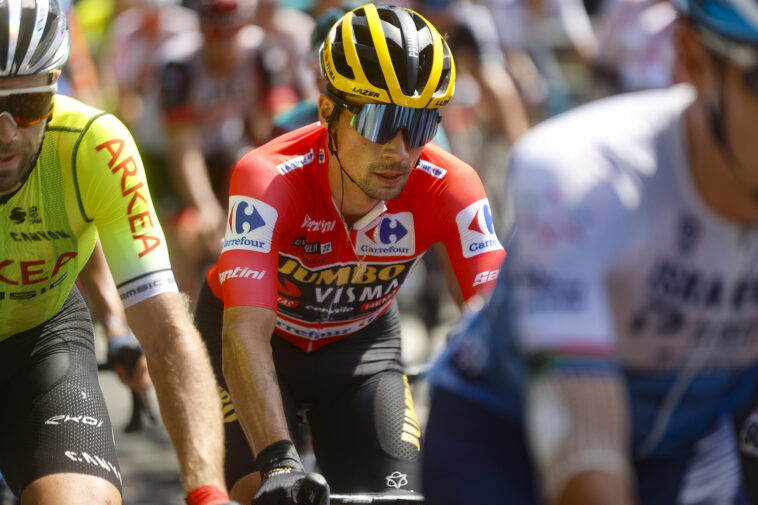 Primoz Roglic y Jumbo-Visma contentos de conceder el maillot rojo en la Vuelta a España