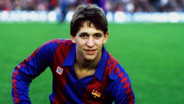El delantero internacional de Inglaterra Gary Lineker posa para una fotografía mientras jugaba para el FC Barcelona, ​​Camp Nou, Barcelona, ​​01 de noviembre de 1986