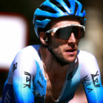 Simon Yates obligado a retirarse de la Vuelta a España tras positivo de COVID-19