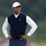 Tiger Woods de los EE.UU. en el hoyo 11 en el campeonato de golf del Abierto Británico en el Old Course de St. Andrews, Escocia,