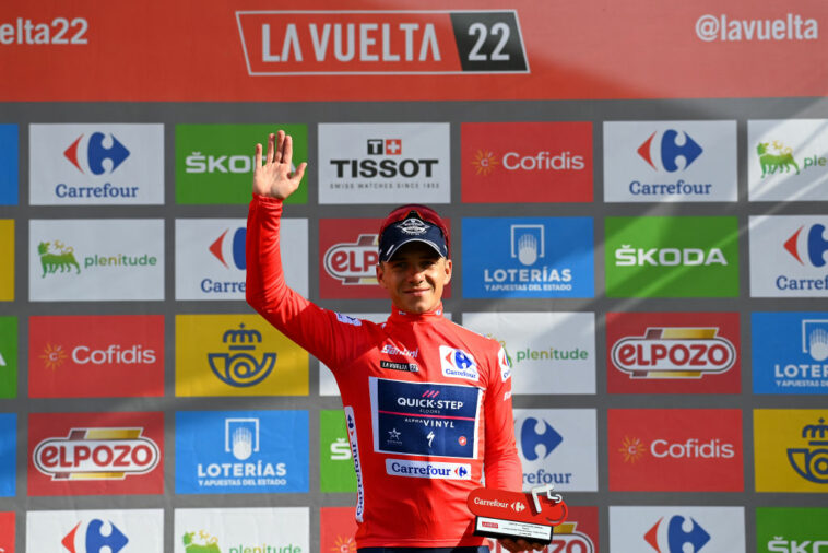 'Un día perfecto': Remco Evenepoel pasa la primera prueba como líder de la Vuelta a España