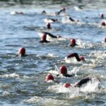 Natación en aguas abiertas de triatlón genérico Crédito de la foto Triatlón Británico