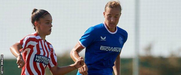 Nerea del Atlético de Madrid y Jenny Danielsson de Rangers