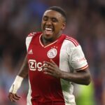 El ex atacante del Tottenham Steven Bergwijn inspiró al Ajax a una victoria por 4-0 sobre el Rangers