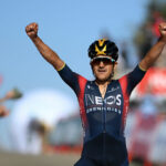 Carapaz gana la etapa 14 en la cima de la Sierra de La Pandera en la Vuelta a España