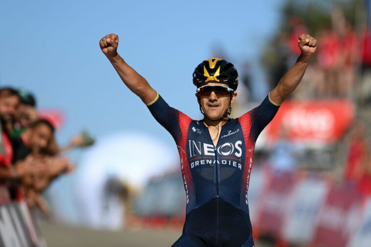 Carapaz gana la etapa 14 en la cima de la Sierra de La Pandera en la Vuelta a España