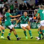 La República de Irlanda celebra el gol de Lily Agg