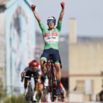Mads Pedersen gana la montañosa etapa 13 en Montilla en la Vuelta a España
