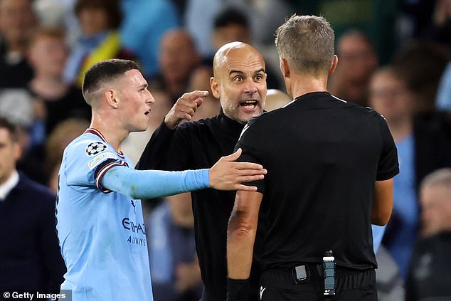 Pep Guardiola y Phil Foden discutieron con el árbitro en el tiempo reglamentario de la victoria del Manchester City