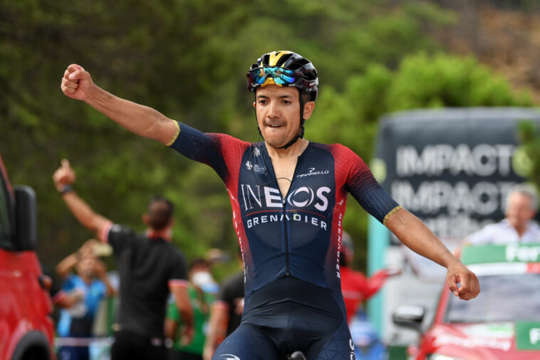 Richard Carapaz ataca desde la escapada para ganar la etapa 12 en la Vuelta a España en la cumbre de Estepona