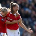Maya Le Tissier celebra marcar en su debut en Man Utd