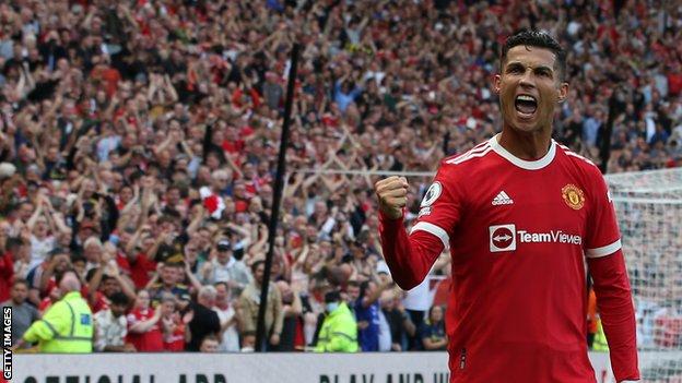 Cristiano Ronaldo celebra tras marcar en su regreso al Manchester United