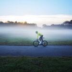 Andar en bicicleta podría ayudarlo a mantenerse a salvo del aumento invernal de Covid-19