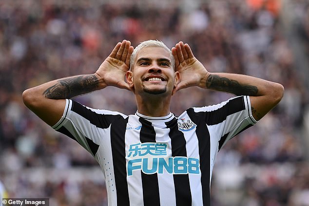 Bruno Guimaraes (en la foto) ha dicho que está disfrutando de la vida en la Premier League con el Newcastle.