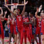 La selección femenina de baloncesto de Estados Unidos celebra su victoria en la Copa del Mundo
