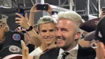 Nuevo look: David Beckham, de 47 años, parecía estar inspirándose en su hijo Romeo, de 20, mientras mostraba su cabello rubio platino recién decolorado el viernes.