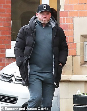 Fuera de casa: Wayne Rooney salió a Cheshire el viernes cuando hizo una visita de regreso al Reino Unido en medio de sus deberes de gestión de United DC en Washington.
