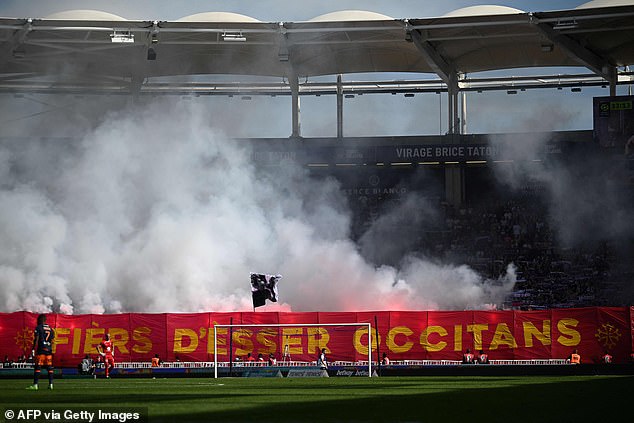 El partido entre Toulouse y Montpellier se paralizó tras lanzar gases lacrimógenos
