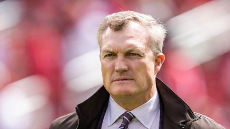 El gerente general de los 49ers, John Lynch, se dirige a Christian McCaffrey Trade