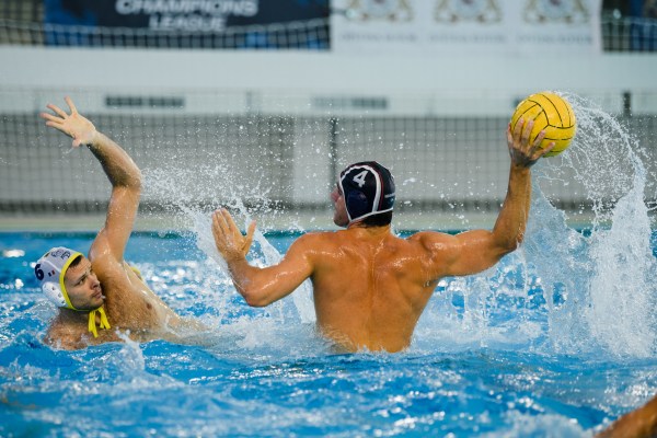 El gol de último suspiro envía a Vouliagmeni a los playoffs;  Oradea sorprende al Barcelona - Total Waterpolo