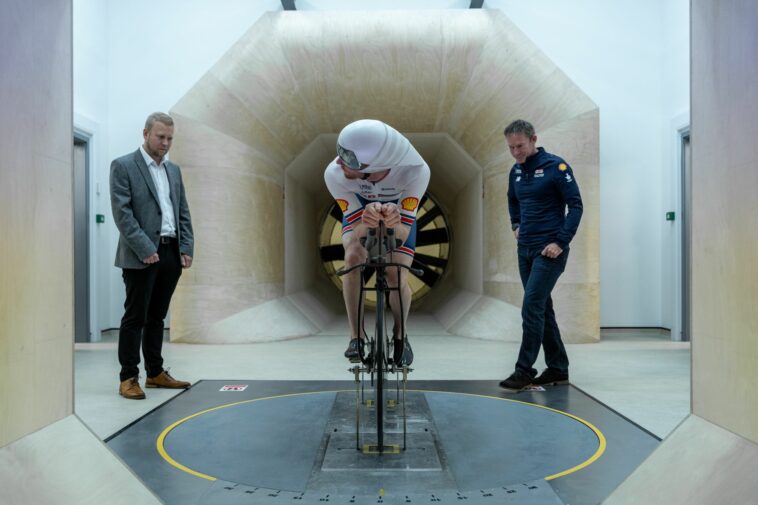 El túnel de viento del equipo ciclista de Gran Bretaña abre en Manchester