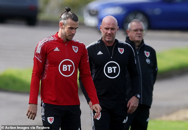 Gareth Bale se fue de Gales por temor a perderse la Copa del Mundo después de sufrir una lesión en la pierna.