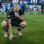 El delantero retirado Gonzalo Higuaín rompió a llorar en la cancha después de jugar su último partido cuando el Inter Miami fue derrotado por 3-0 por el New York City FC en la primera ronda de los Play-offs de la MLS.