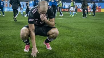 El delantero retirado Gonzalo Higuaín rompió a llorar en la cancha después de jugar su último partido cuando el Inter Miami fue derrotado por 3-0 por el New York City FC en la primera ronda de los Play-offs de la MLS.