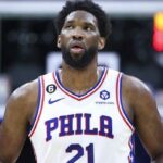 Joel Embiid en acción para los Philadelphia 76ers