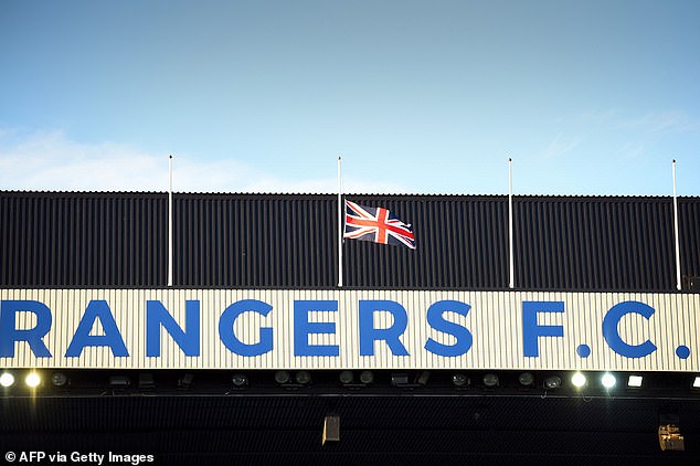 Glasgow Rangers, Manchester City y Chelsea pidieron permiso para tocar el himno nacional antes de sus partidos en casa de la Liga de Campeones mañana.  El organismo rector del fútbol europeo, la UEFA, dijo que no