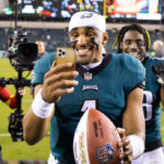 Philadelphia Eagles QB Jalen Hurts usa 'Tiger Woods' como audible contra Dallas Cowboys