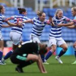 Los jugadores del Reading celebran el gol ante el Leicester