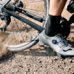 Shimano lanza los nuevos zapatos de carrera de grava RX8 y RX8R