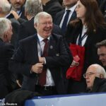 Sir Alex Fergusonis fotografiado en la victoria por 3-2 del Manchester United en el Everton el domingo por la noche