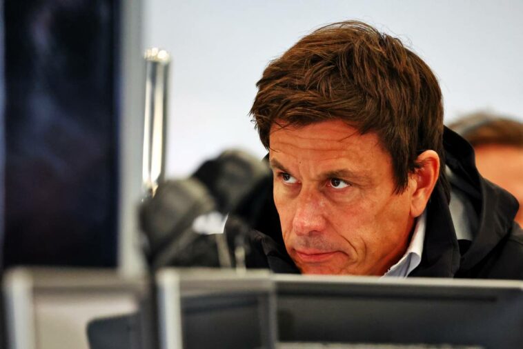 Verstappen: los rivales tontos de F1 deberían mantener la boca cerrada sobre el límite de costos