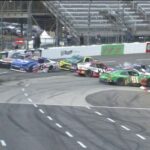 Video: Nine Car Crash recoge al contendiente de los playoffs Austin Hill tarde en Martinsville