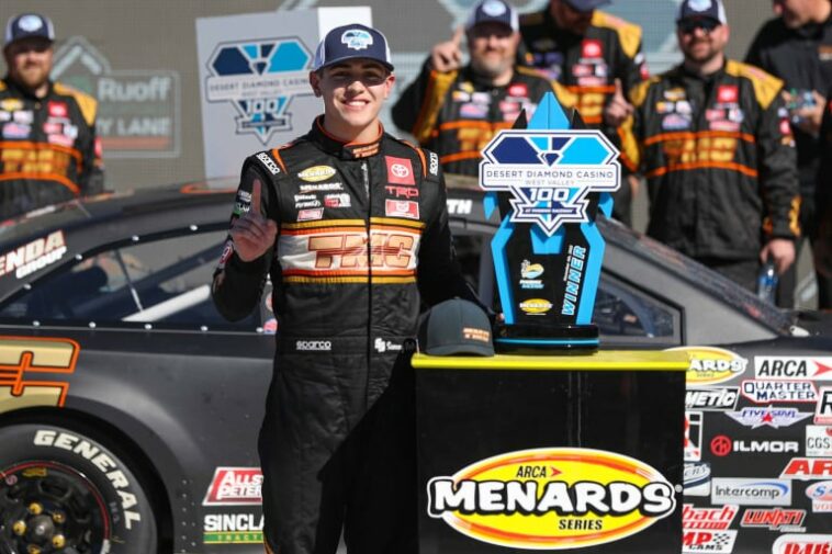 Sammy Smith en el carril de la victoria en Phoenix Raceway - ARCA Menards Series West