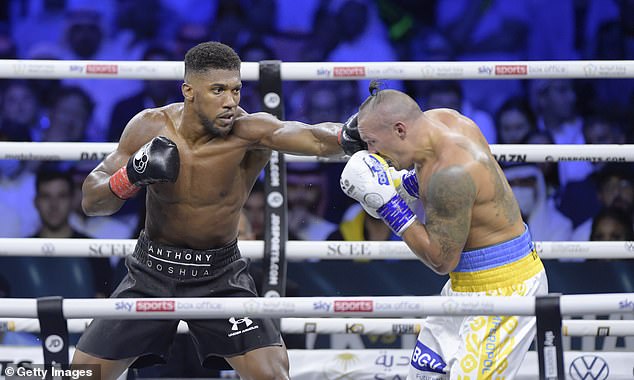 Anthony Joshua (izquierda) cayó en una segunda derrota consecutiva ante Oleksandr Usyk (derecha) en agosto