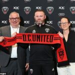 Wayne Rooney es presentado como entrenador del DC United en julio, pero el club violó las reglas de contratación