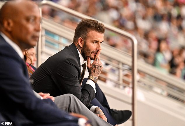 David Beckham ha dicho que está abierto a mantener conversaciones con cualquier posible comprador de Man United.